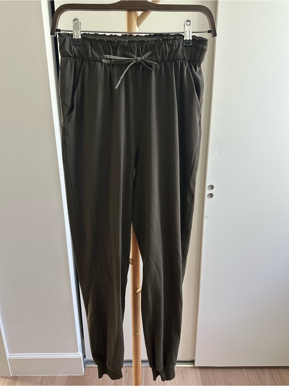 lululemon athletica Olive Drawstring Joggers